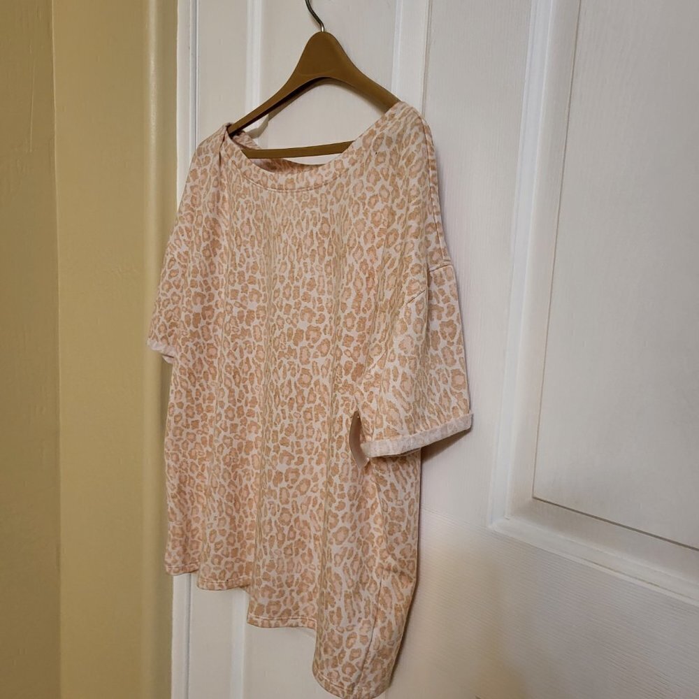 Splendid Animal Print shirt Coral and Cream Size: Small/P NWT - Picture 5 of 9